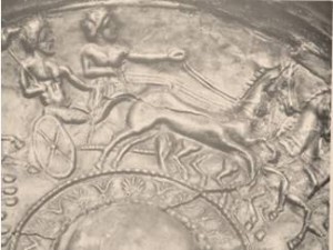 Feu clic per veure la imatge més gran. Torneu a l'article amb el botó "Enrere" del navegador Detall d'un plat d'orfebreria ibèrica trobat a Tivissa
